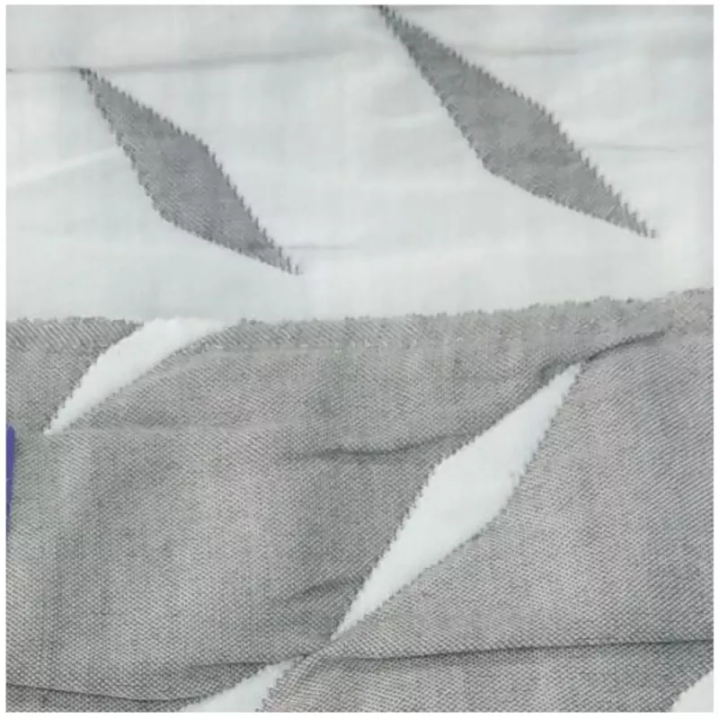 detalle colcha suances gris