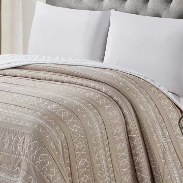 colcha de verano beige para todas las camas 2