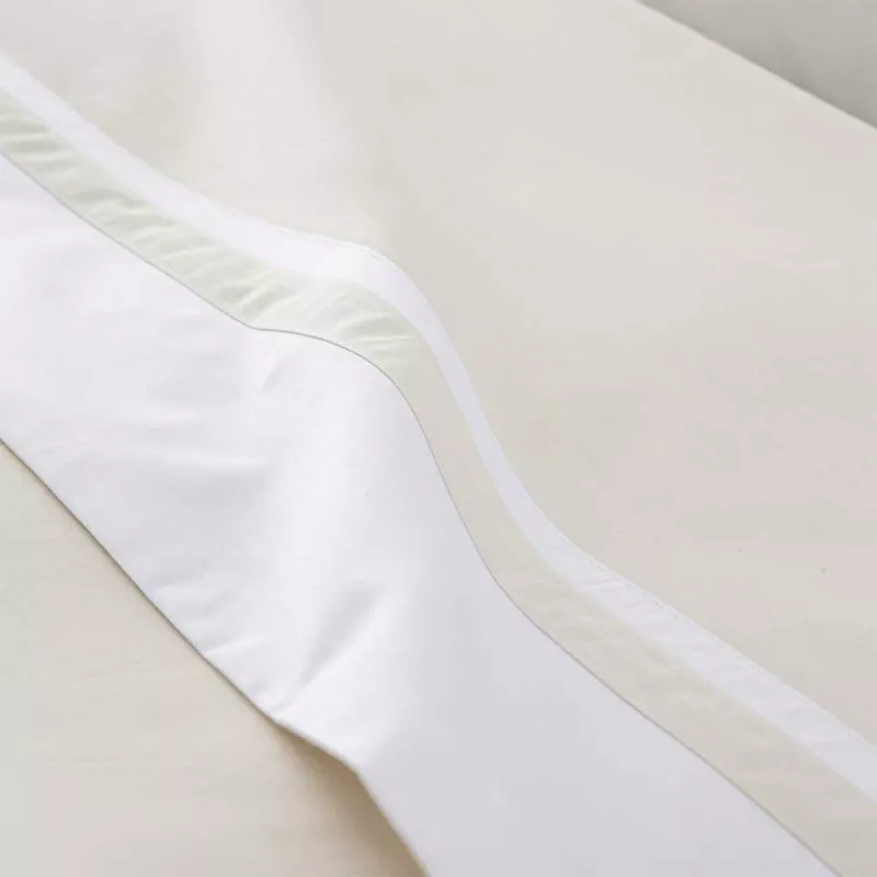 funda nórdica con cenefa beige y blanco