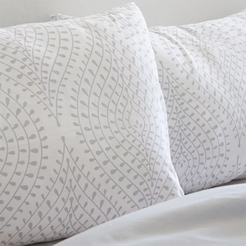 detalle de la funda nórdica gris algodón poliéster cierre con botones